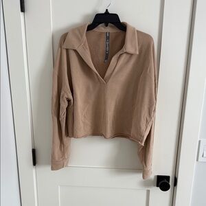 LIKE NEW VUORI SEDONA CROPPED SWEATSHIRT